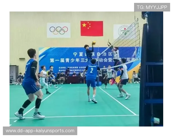 男排队伍进行高强度对抗，配合默契度提升